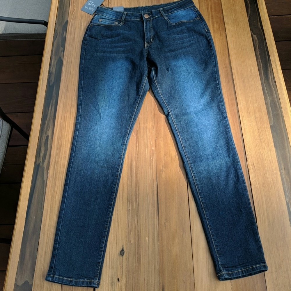 Fashion Nova U.W.J skinny jeans